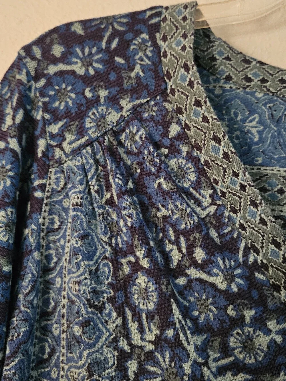 Boho V-Neck Floral Print Women's Top in Blue - Picture 4 of 8